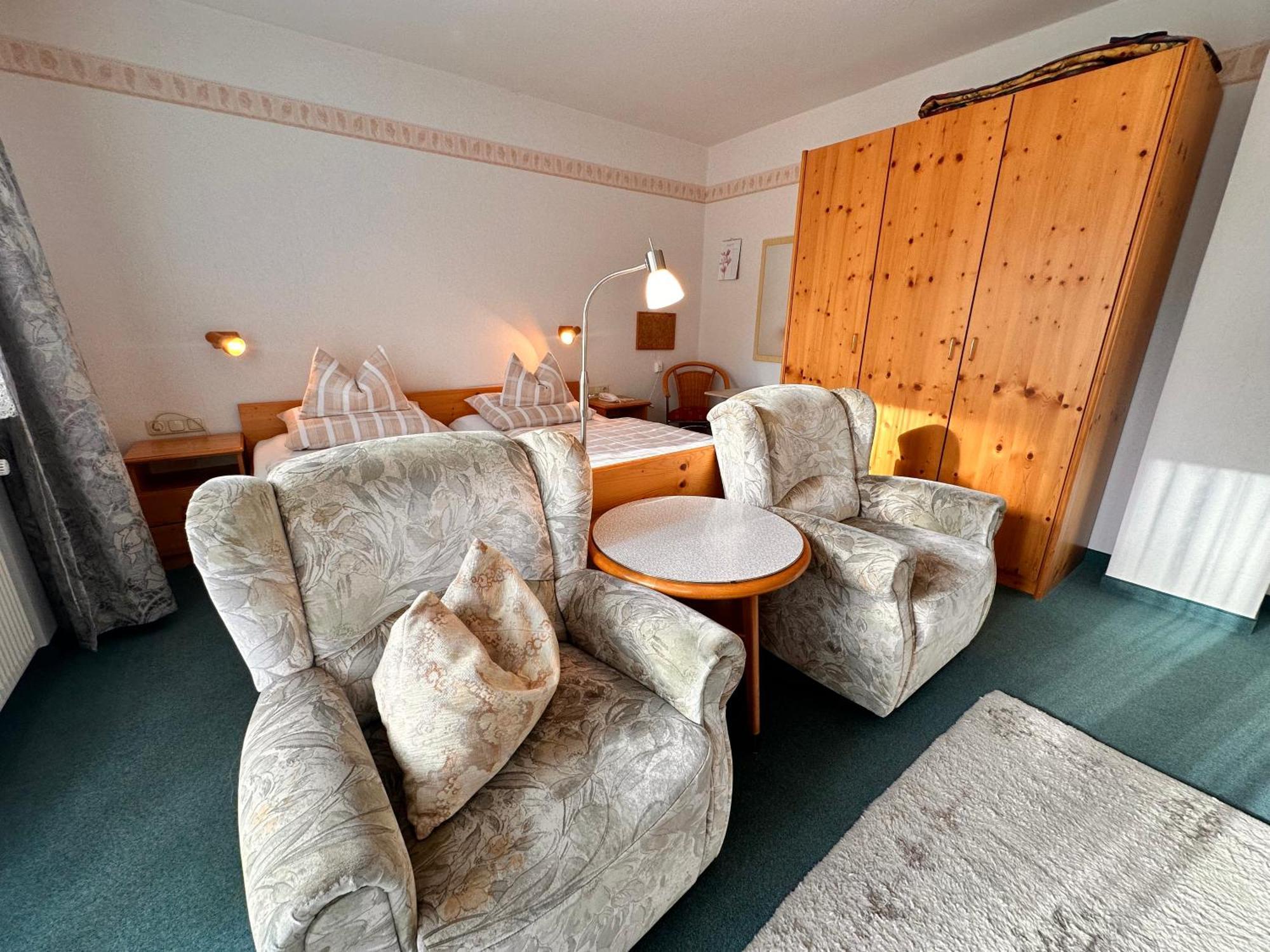 Pension Zum Loewen, Parkplatz, Fruehstueck, Wlan, Zentral Бад-Штебен Экстерьер фото