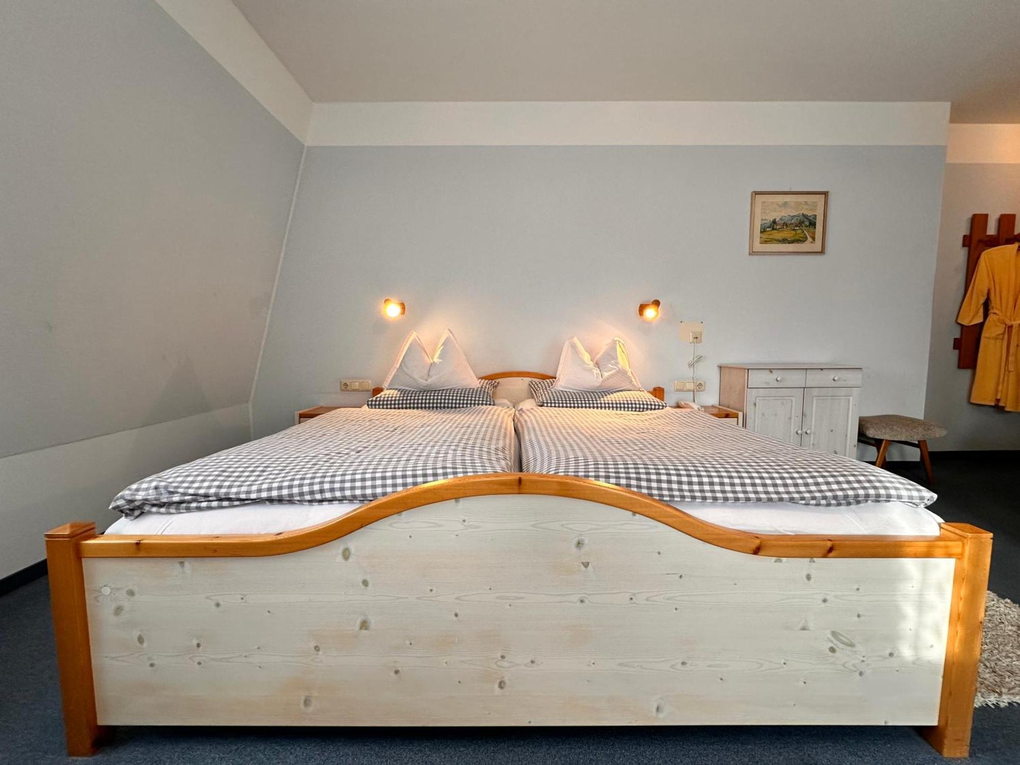 Pension Zum Loewen, Parkplatz, Fruehstueck, Wlan, Zentral Бад-Штебен Экстерьер фото